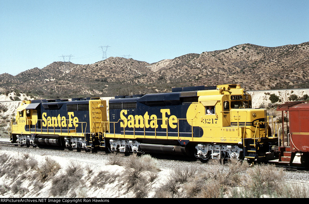 ATSF 8780 and ATSF 3217